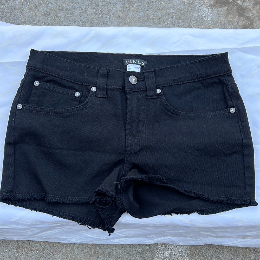 VENUS NEW BLACK JEAN SHORTS